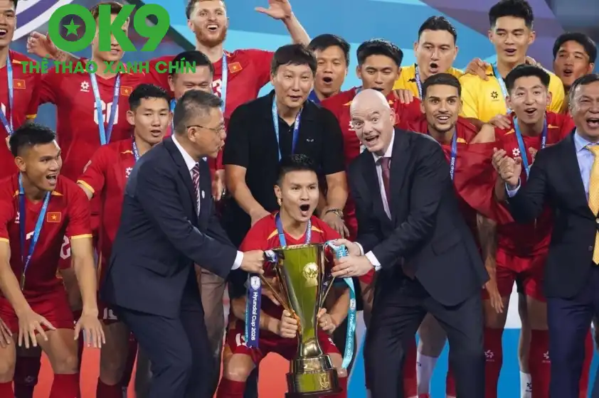 HLV Kim Sang Sik tiết lộ rằng chủ tịch FIFA muốn thấy ĐT Việt Nam tranh tài tại sân chơi World Cup.